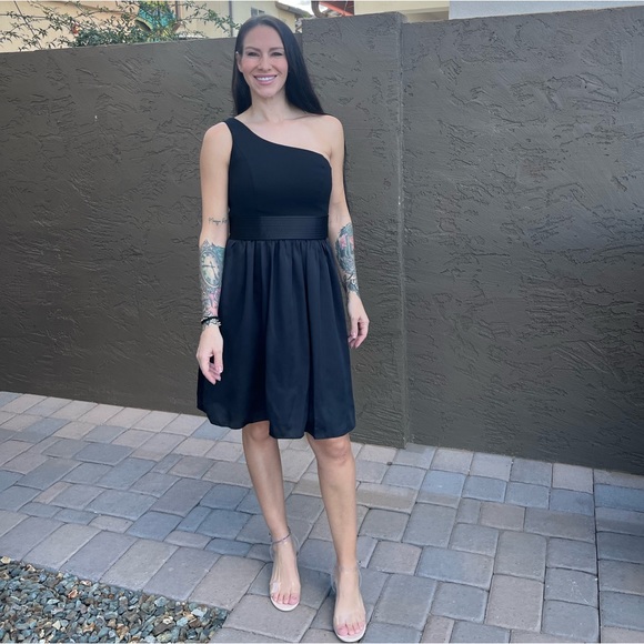 Vera Wang black short bridesmaid dress size 4 one shoulder David’s Bridal - Picture 1 of 12
